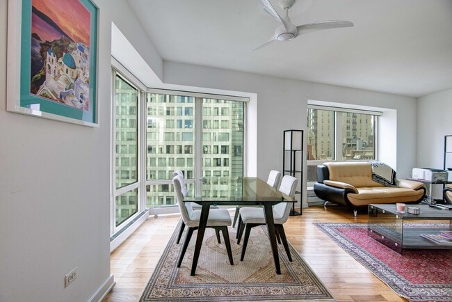 Building Photo - 57 E Delaware Pl