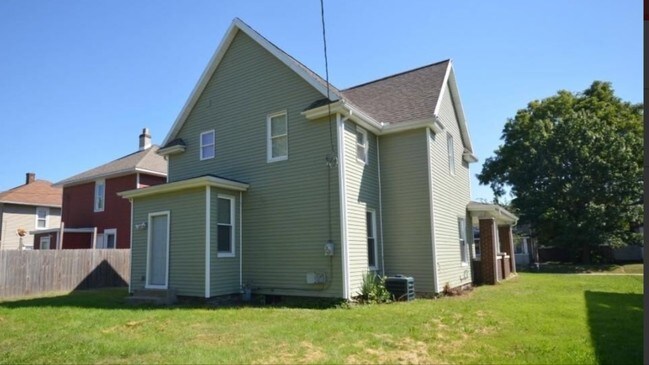 Building Photo - 605 N St Peter St