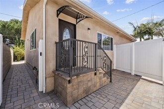 Building Photo - 11250 Saticoy St
