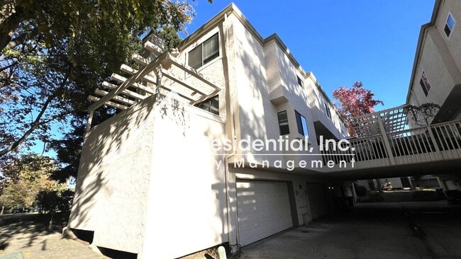 Building Photo - Wonderful Natomas 2bd/2.5ba Townhome with ...