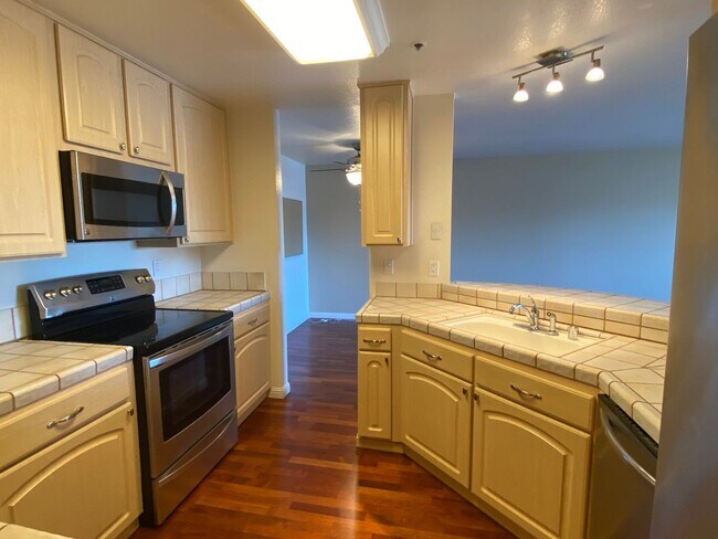 Foto del edificio - Amazing Cleveland Heights, 1 Block East of Lake Merritt with views of the lake