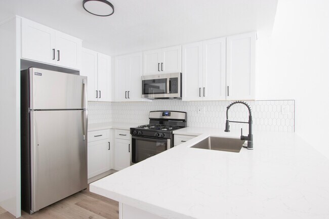 Foto del edificio - 621 N Bronson Ave