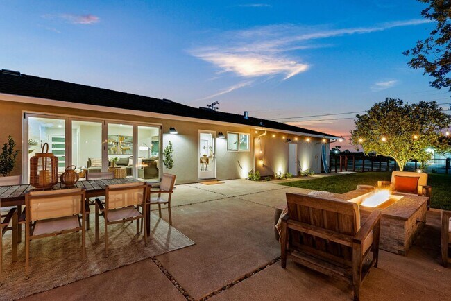 Foto del edificio - 880 Pinehurst Dr