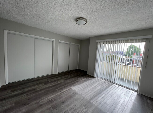 Foto del edificio - 435 N Serrano Ave