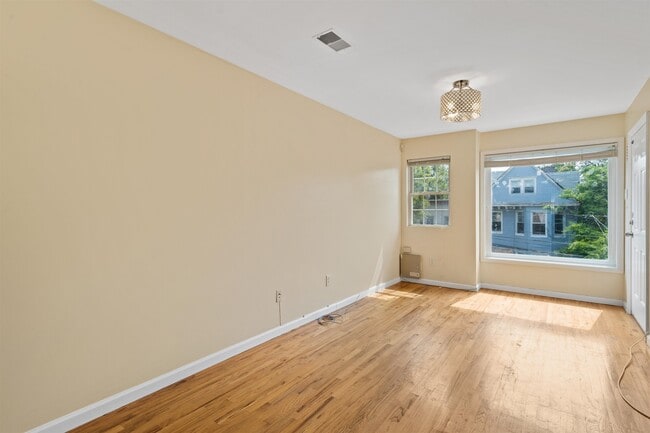 Foto del edificio - 46 ARMSTRONG Ave