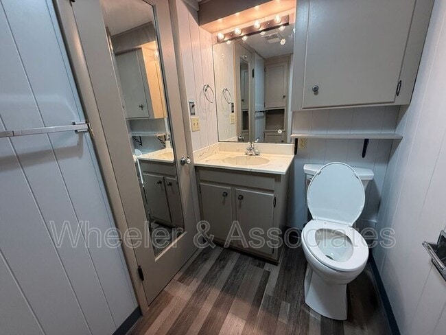 Foto del edificio - 810 W 300 N