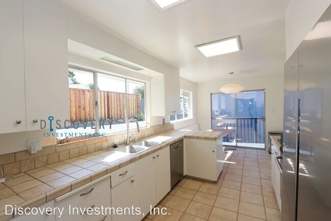 Building Photo - 3 br, 3 bath House - 49 Coolidge Terrace