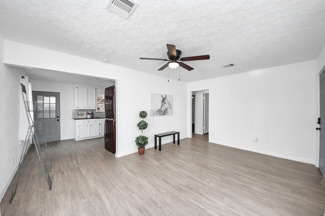 Building Photo - 2210 Detering St