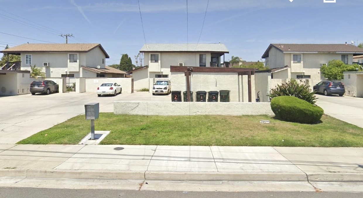 Foto principal - 9015 Lampson Ave