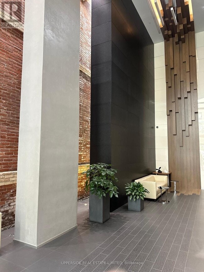 Building Photo - 15 Grenville St