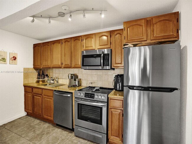 Building Photo - 4154 NW 79th Ave