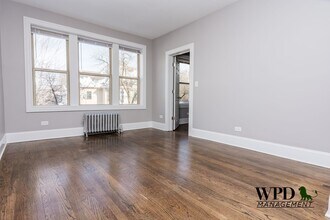 Building Photo - 943 W 78th St