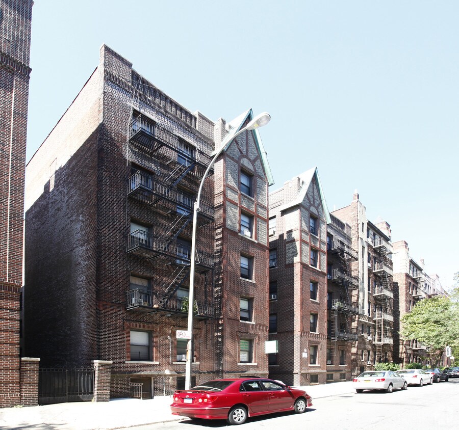 Foto principal - 25-40 30th Road Apartments