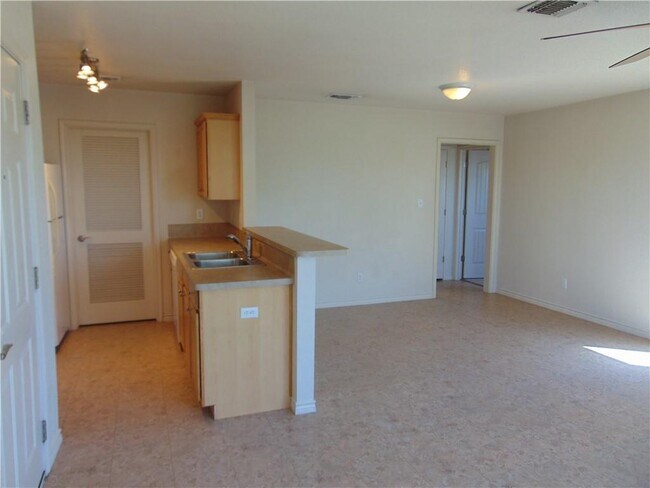 Building Photo - 400 Eagles Nest Dr
