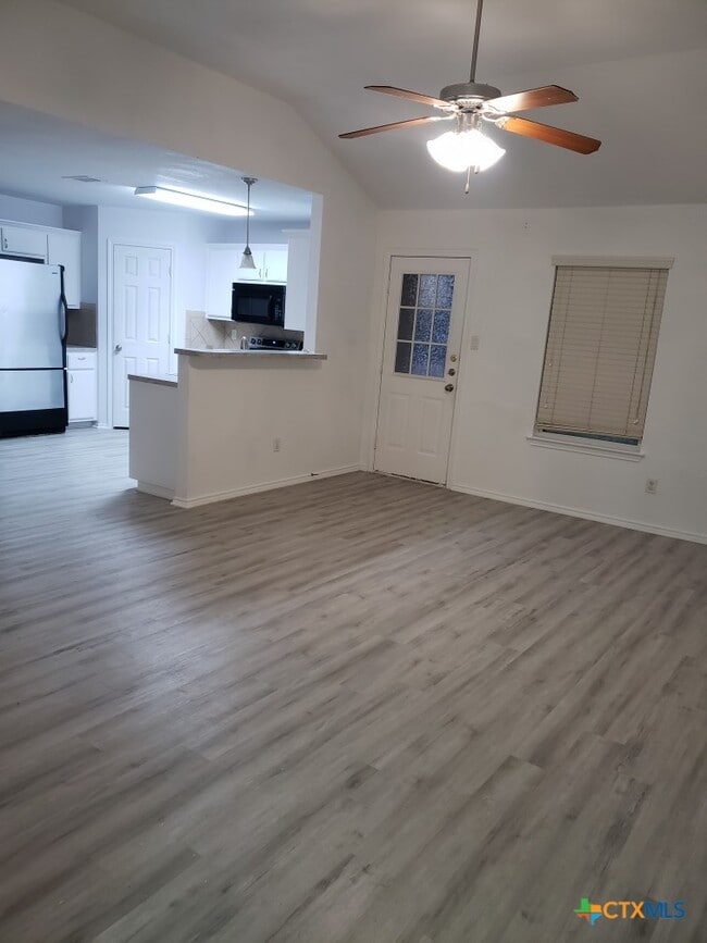 Foto del edificio - 1121 Dixon Cir