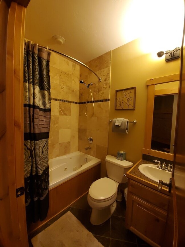 Building Photo - Fully furnished condo