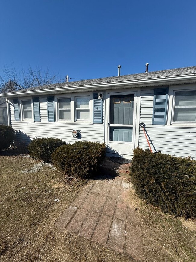 Building Photo - 34 School St