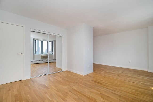 Photo du bâtiment - 800 Richmond St W