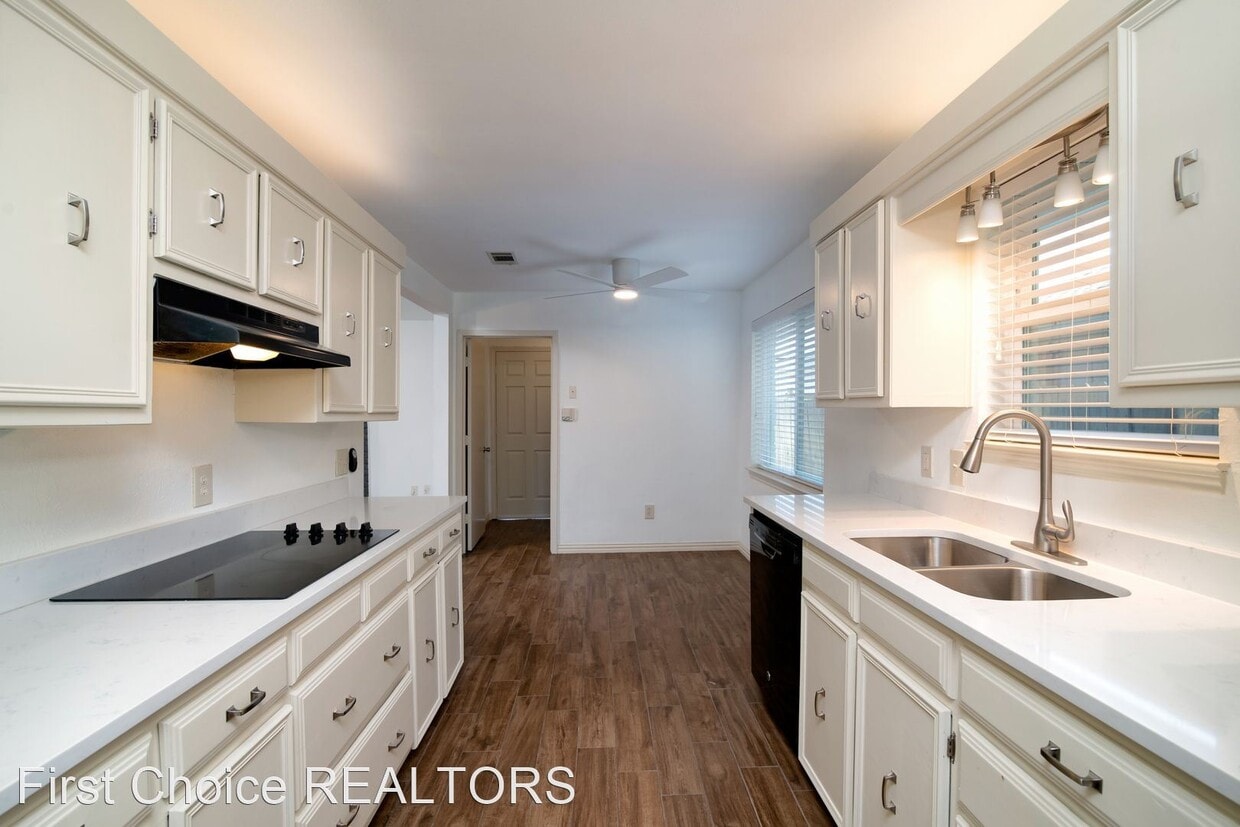 Foto principal - 4 br, 2 bath House - 2208 Daybreak Trl