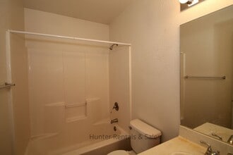 Building Photo - 921 Rosewood Dr