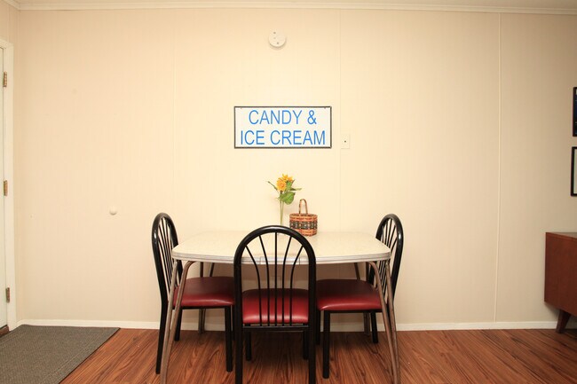 Foto del edificio - 1025 N Jefferson St