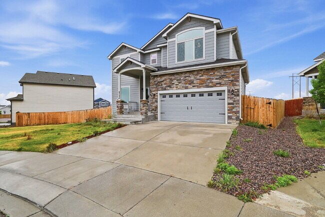 Foto del edificio - $2,740.95- 5 Bed, 3.5 Bath Home in Colorado Springs with Central AC and Fenced in Backyard!