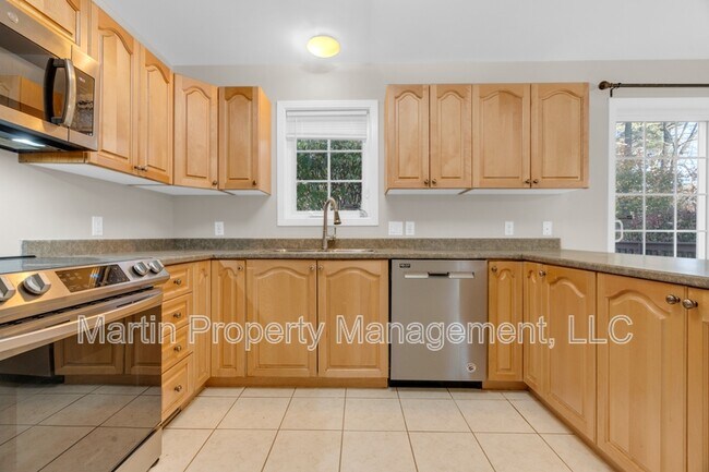 Building Photo - 179 Littleton Rd
