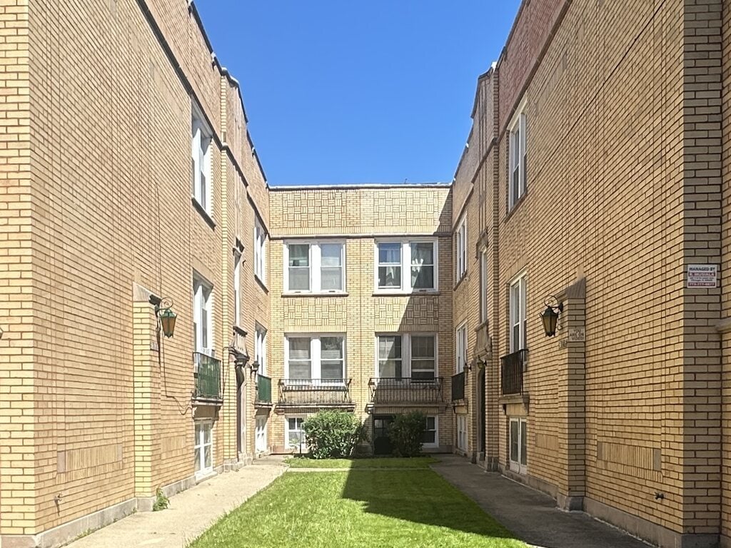 Primary Photo - 5819 N St Louis Ave