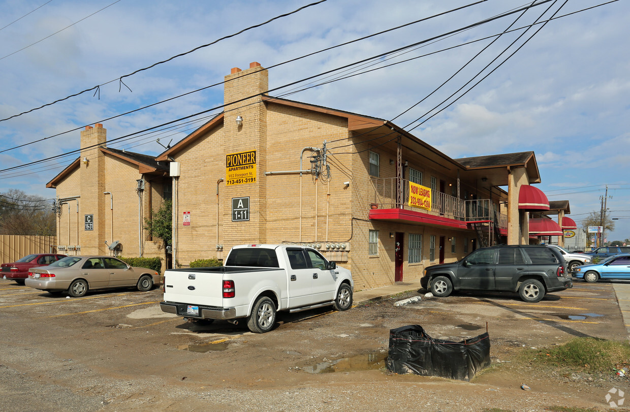 Primary Photo - Pioneer Apartments