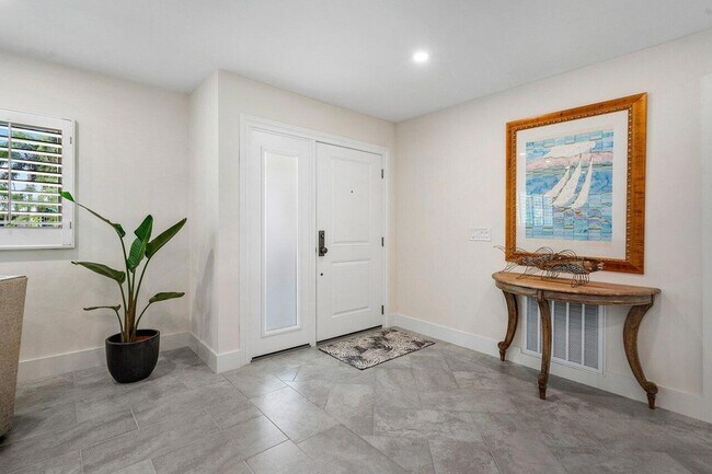 Building Photo - 2021 NW 3rd Ave