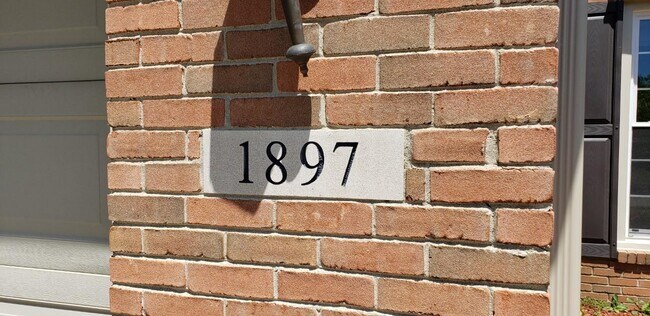 Foto del edificio - 1897 Bloomfield Oaks Dr