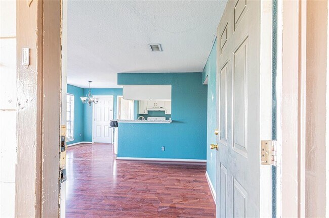Building Photo - 2626 Holly Hall St