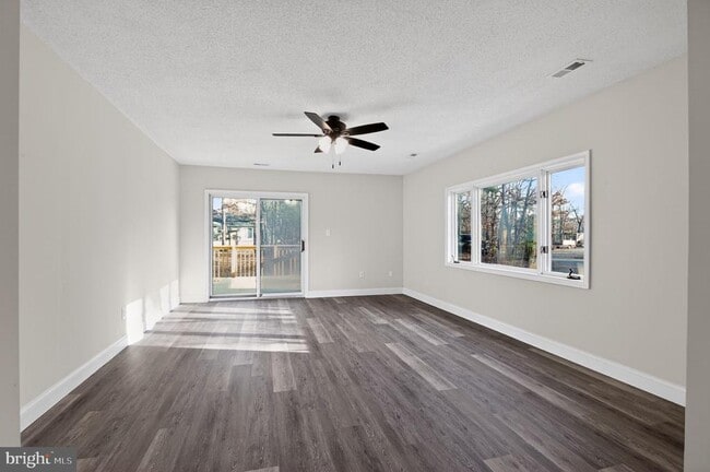 Foto del edificio - 32 Rosewood Rd