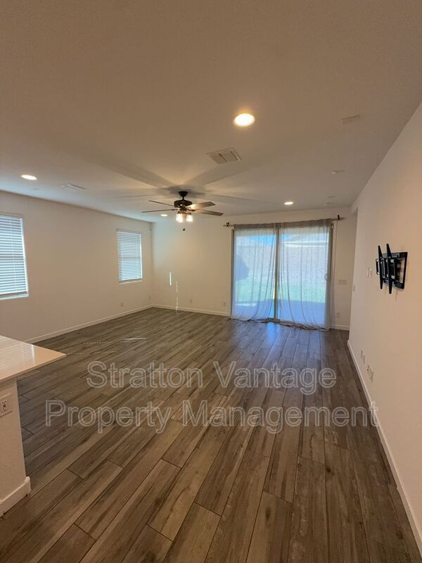 Foto del edificio - 24596 N 170th Dr