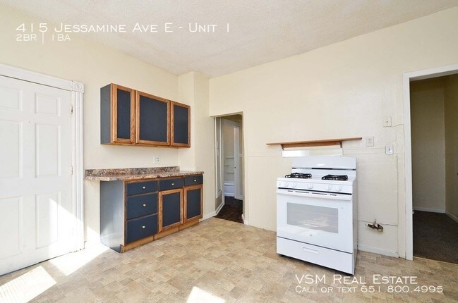 Building Photo - 415 Jessamine Ave E