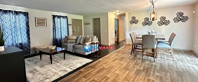 Building Photo - Beautiful FULLY FURNISHED ranch in Stone M...