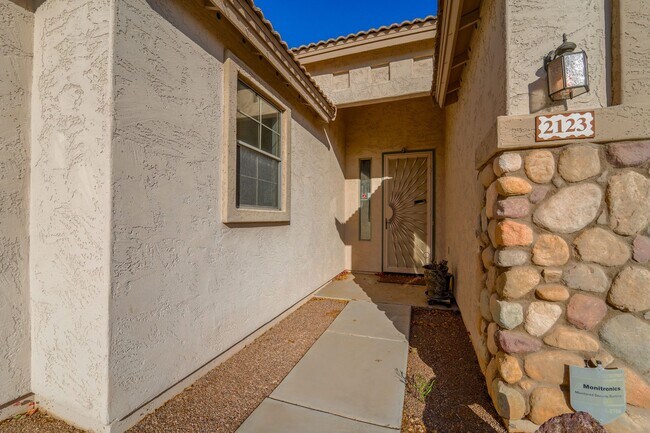 Building Photo - Oversized Lot + Dual Garages! 3 Bed + Den in Mountain Vista