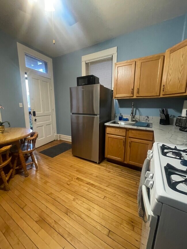 Foto del edificio - 2107 W Coulter St
