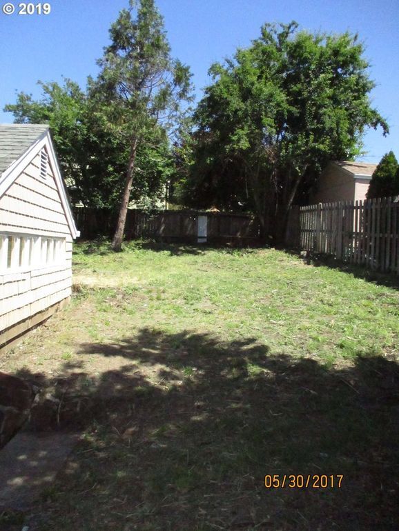 Yard - 547 NE Winchester St