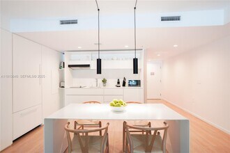 Building Photo - 291 Bal Bay Dr