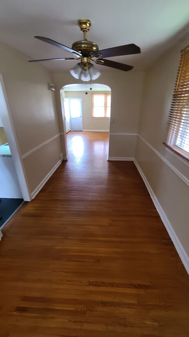 Dinning Room (2) - 820 E 15th St