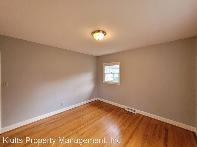 Building Photo - 3 br, 2.5 bath House - 7009 Yorktowne Drive