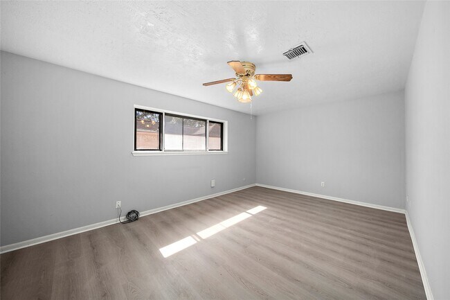 Foto del edificio - 13703 Piping Rock Ln