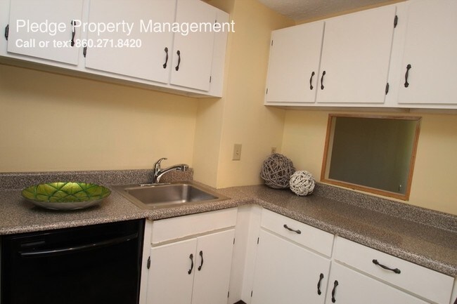 Building Photo - 568 Shennecossett Rd