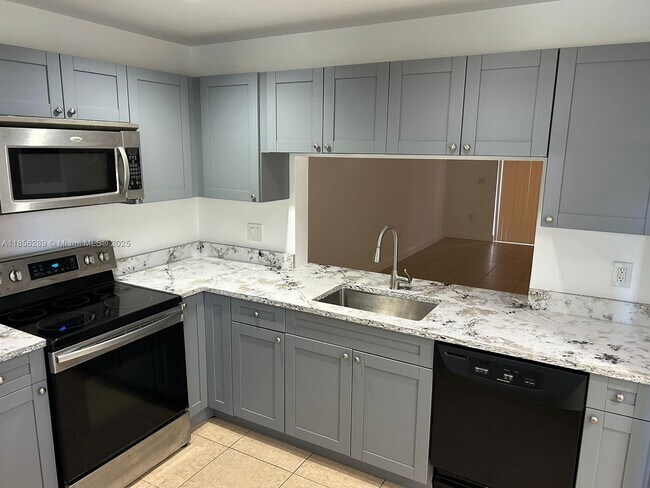 Foto del edificio - 10537 NW 8th St