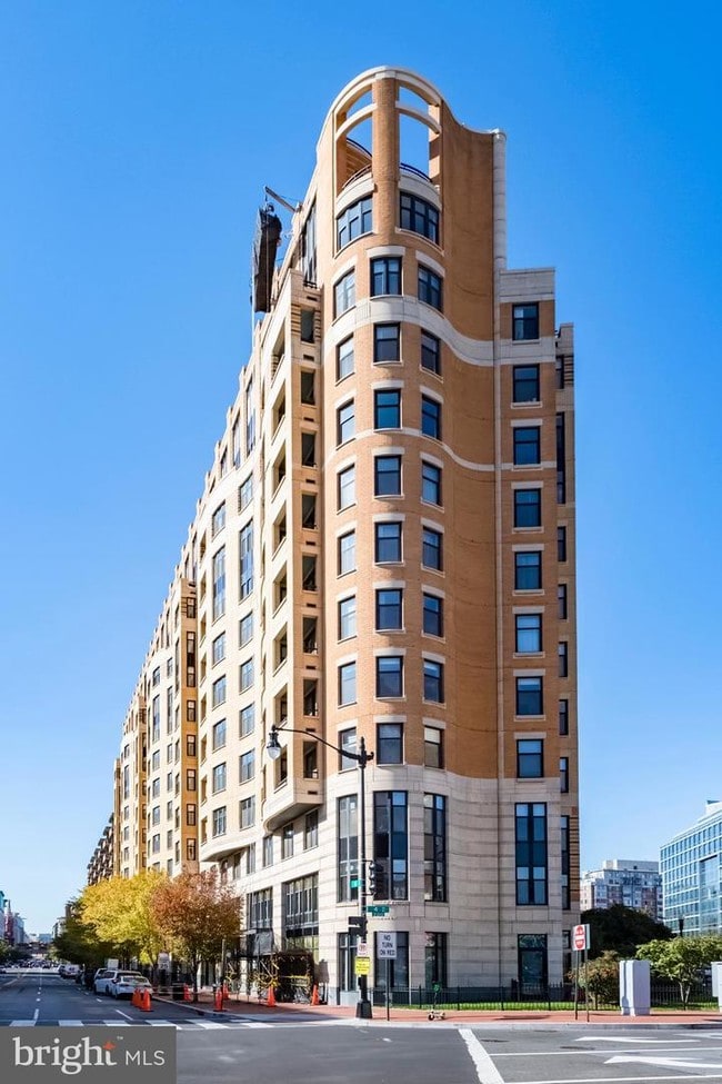 400 Massachusetts Ave NW Unit 216, Washington, DC 20001 Condo for