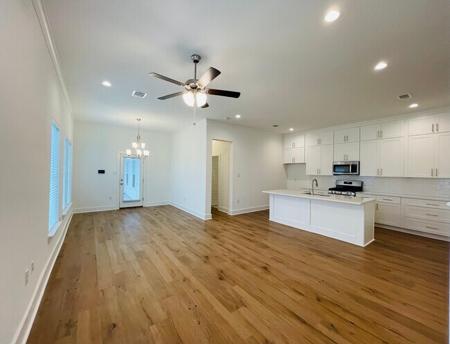 Foto del edificio - 10248 Creekbend Ave
