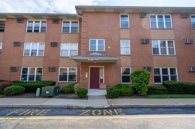 Primary Photo - 35 Riverview Ct