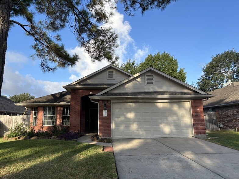 Foto principal - 14925 Cypress Ridge Grove Ln