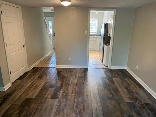 Foto del edificio - Check Out This 2BD/1.5B Townhome!